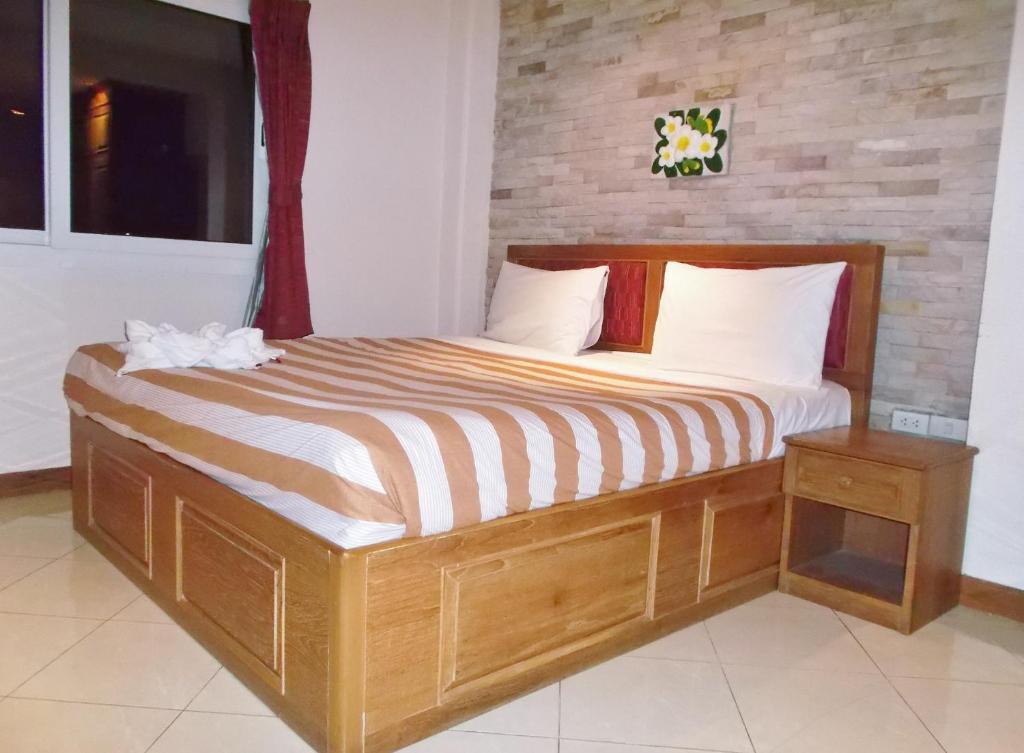 Chaiyapoon Inn Pattaya Rum bild