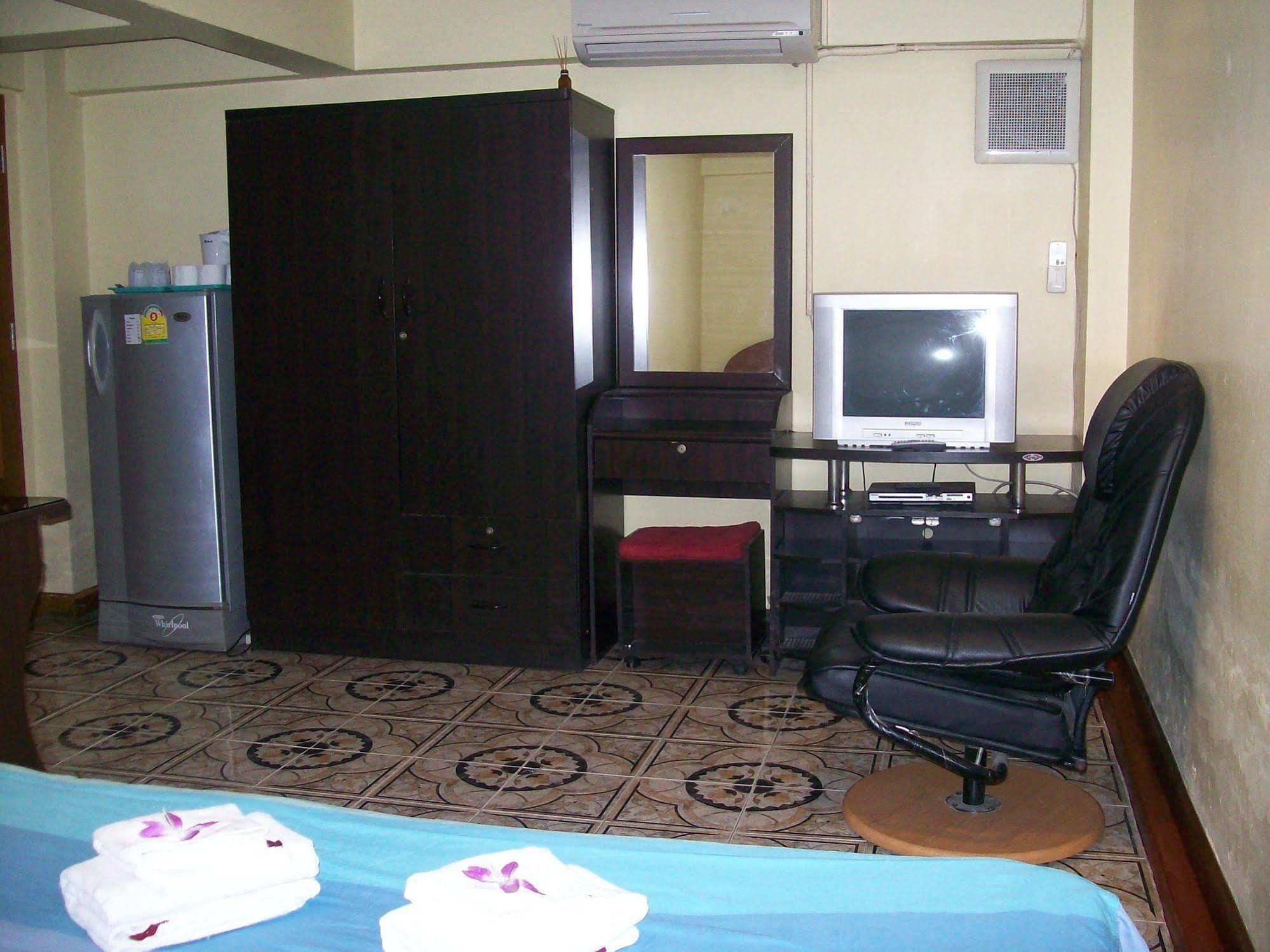 Chaiyapoon Inn Pattaya Exteriör bild