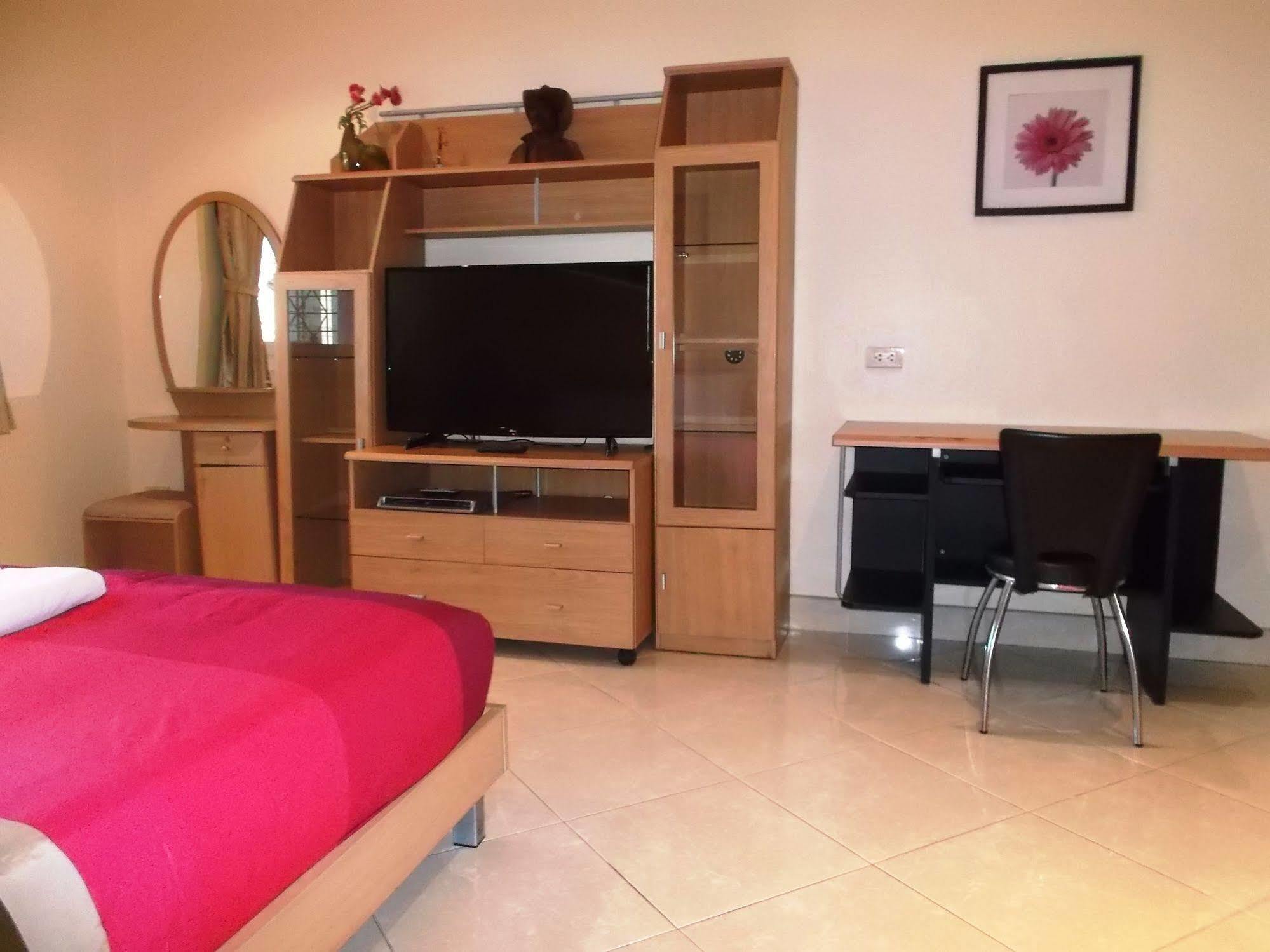 Chaiyapoon Inn Pattaya Exteriör bild