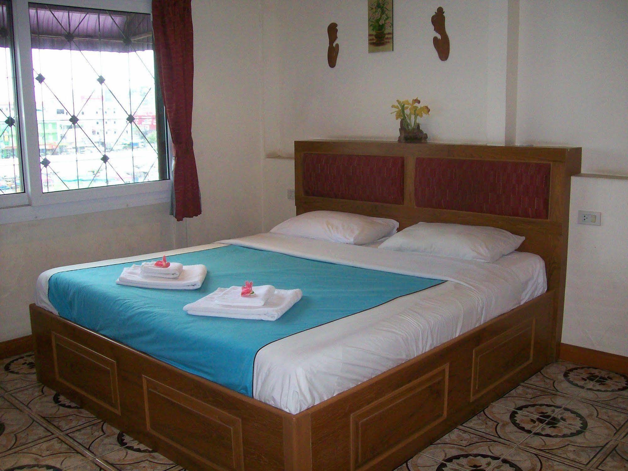 Chaiyapoon Inn Pattaya Exteriör bild