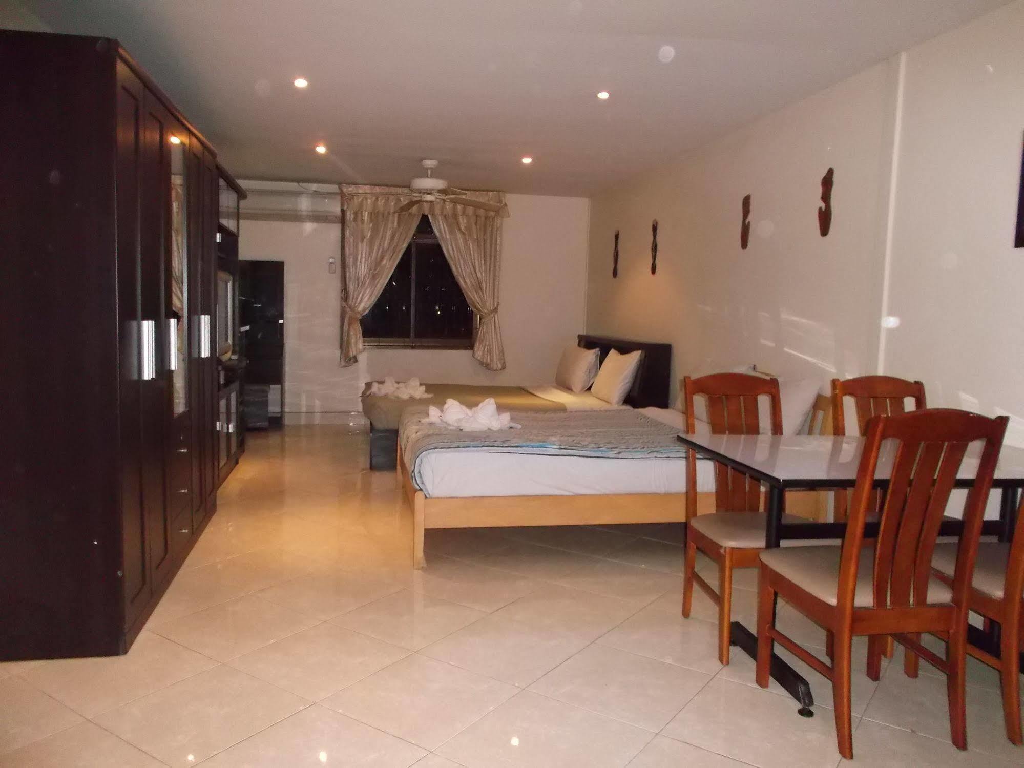 Chaiyapoon Inn Pattaya Exteriör bild