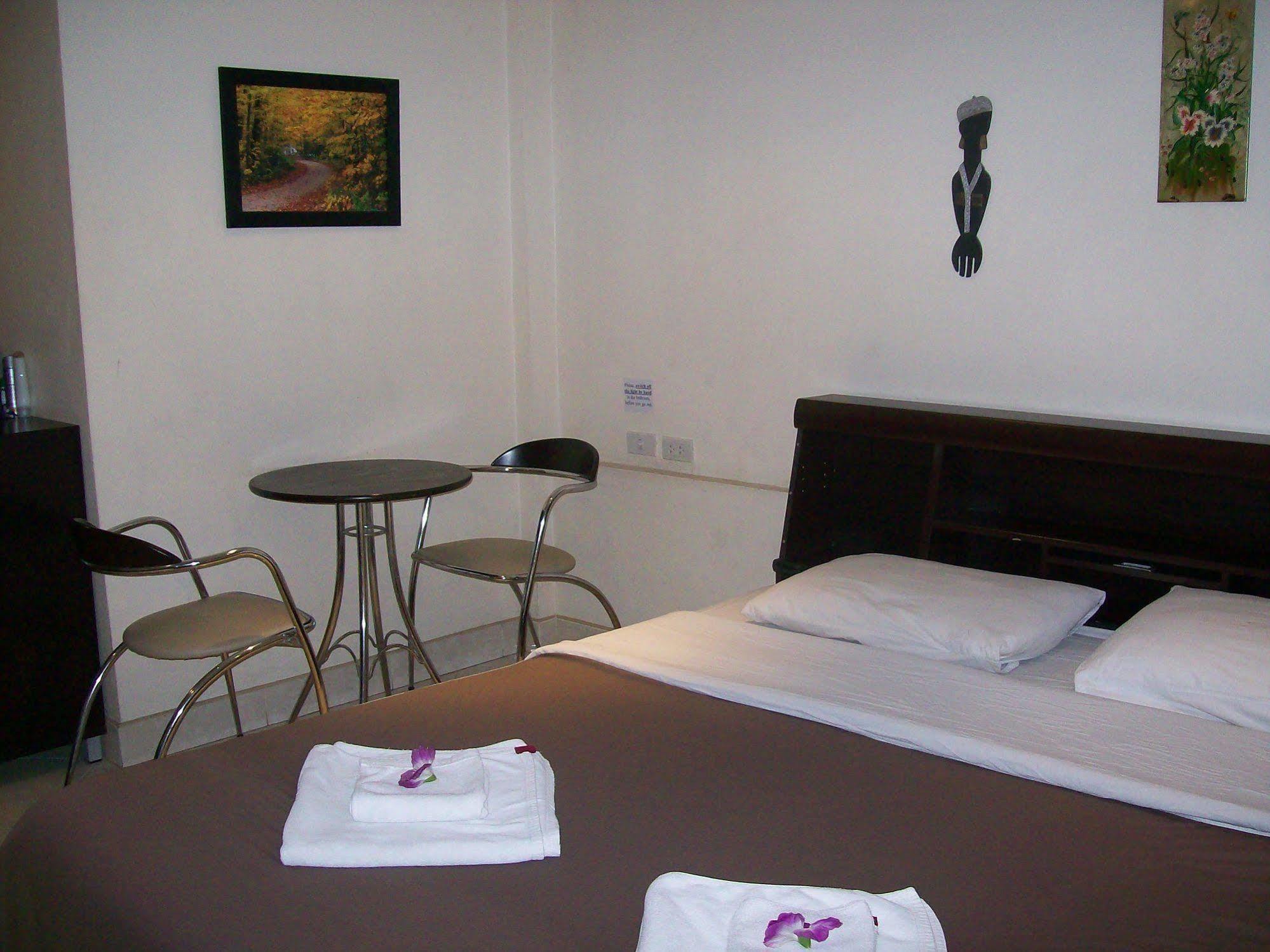 Chaiyapoon Inn Pattaya Exteriör bild