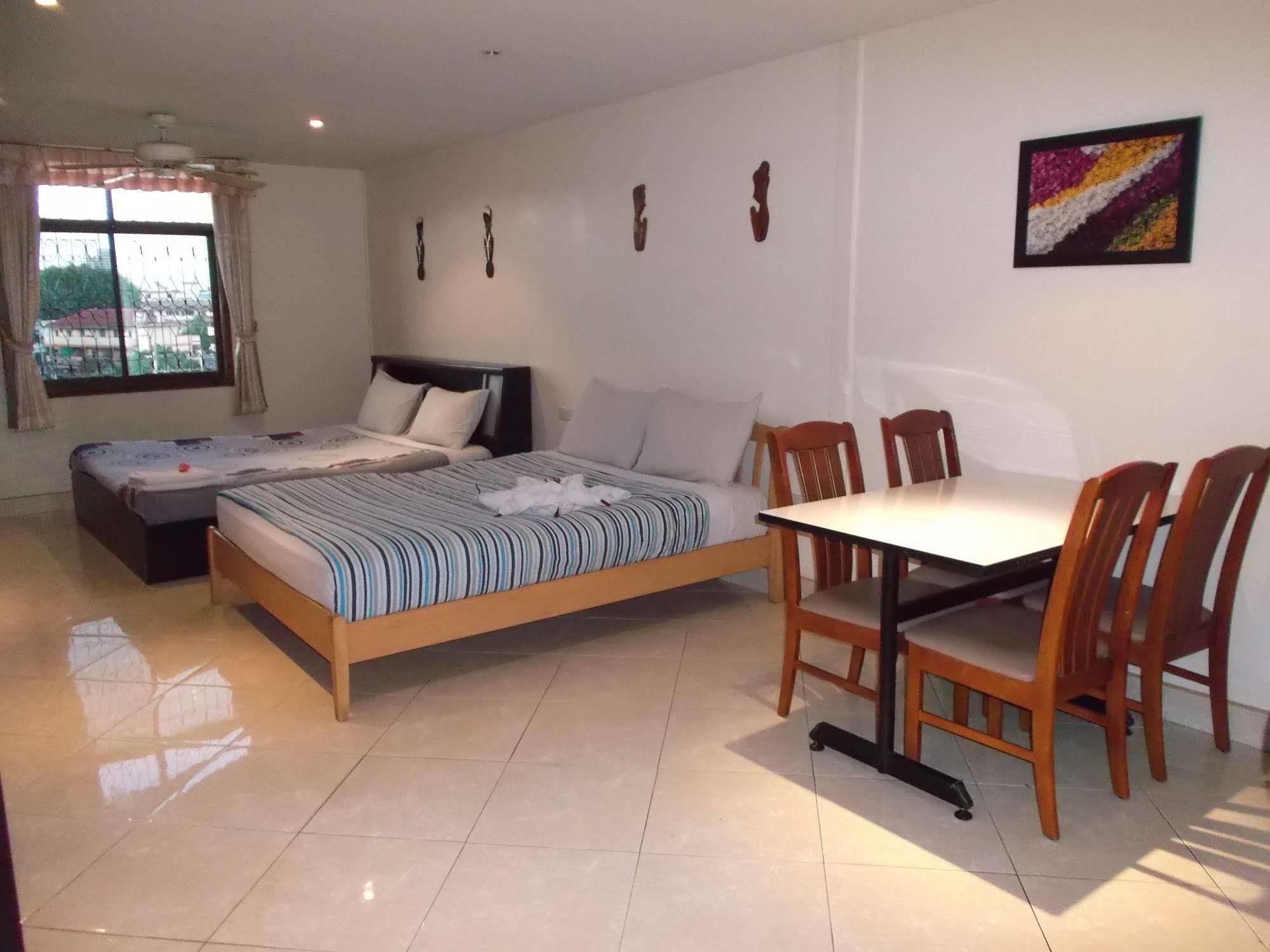 Chaiyapoon Inn Pattaya Exteriör bild