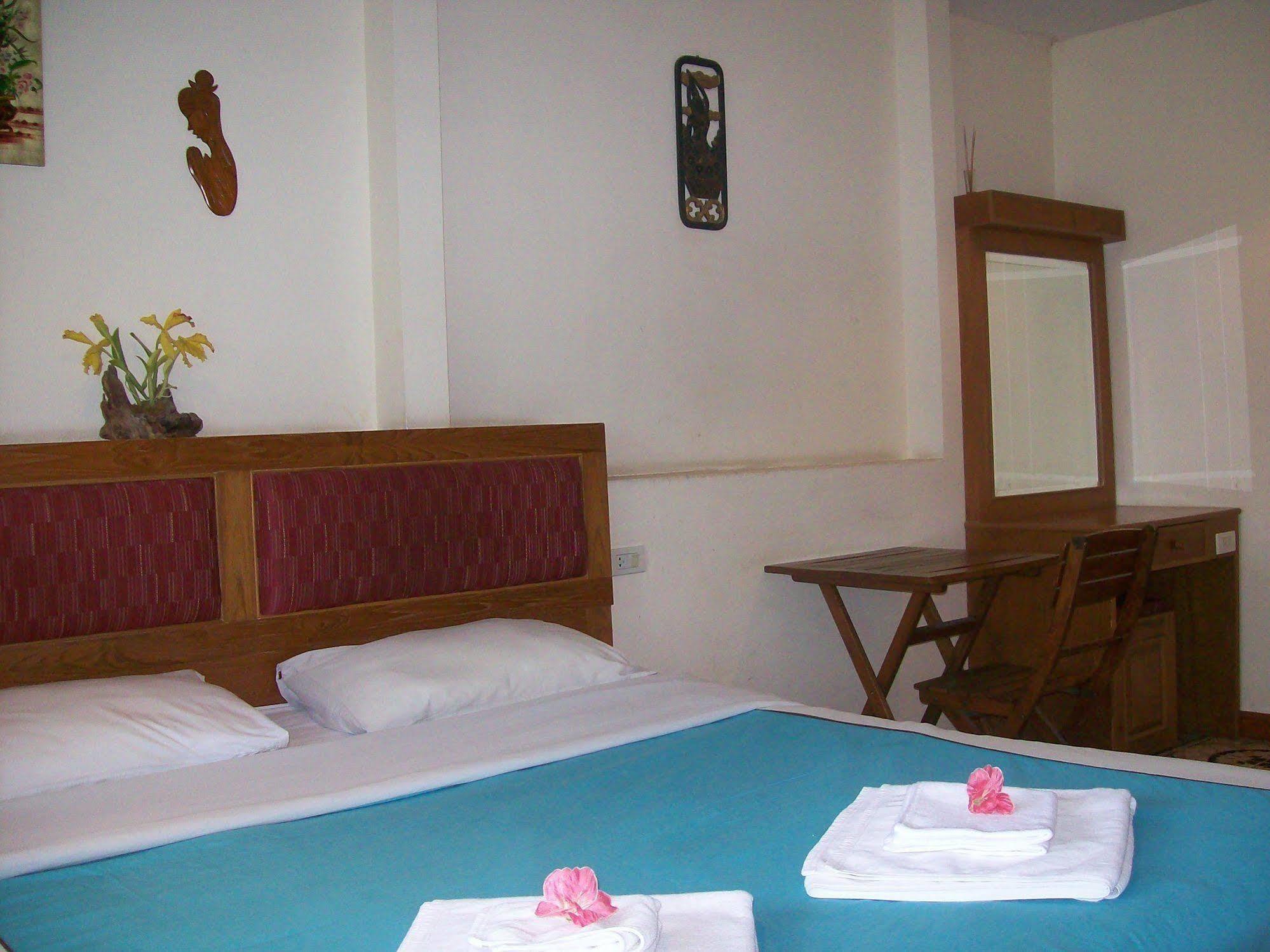 Chaiyapoon Inn Pattaya Exteriör bild