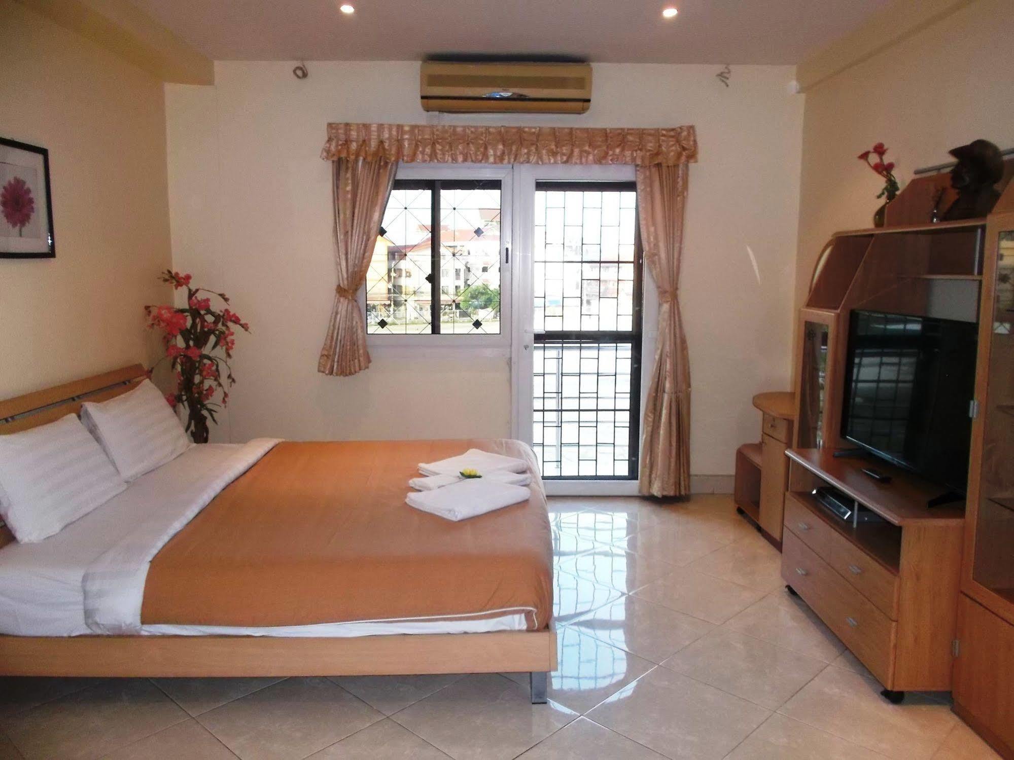 Chaiyapoon Inn Pattaya Exteriör bild