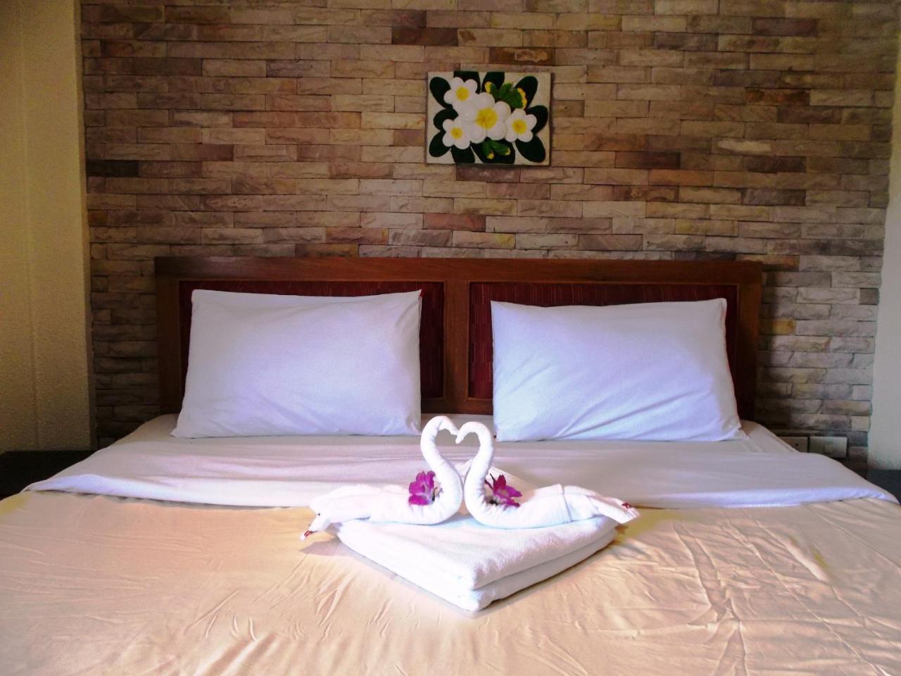 Chaiyapoon Inn Pattaya Exteriör bild