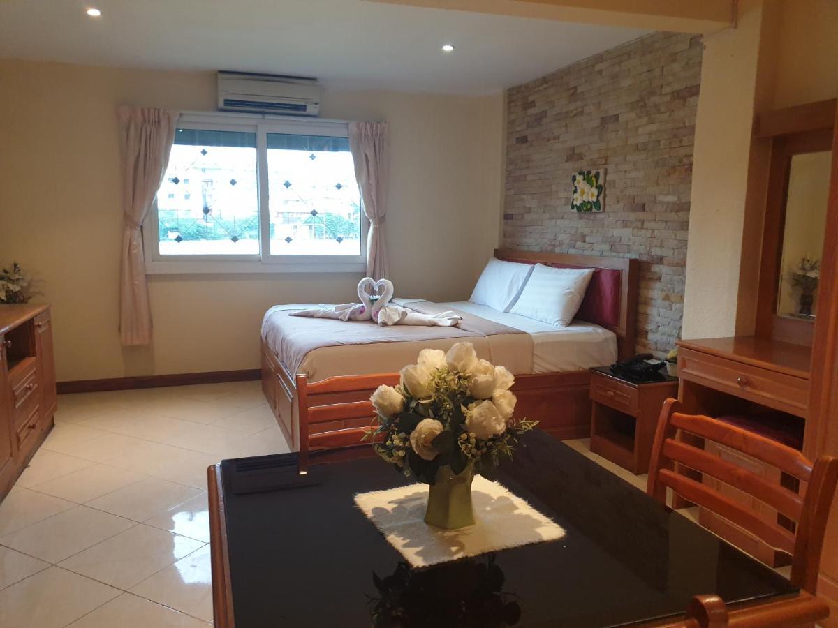 Chaiyapoon Inn Pattaya Exteriör bild